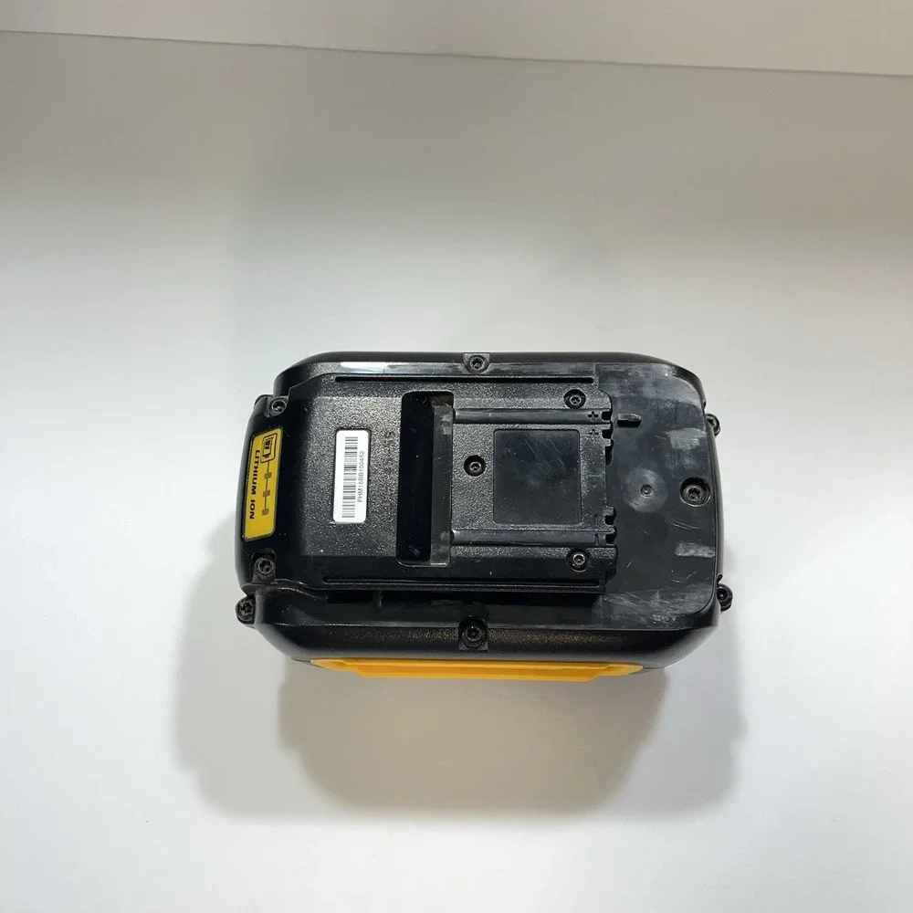 DEWALT DCB404 40V Lithium-Ion Good working condition‎